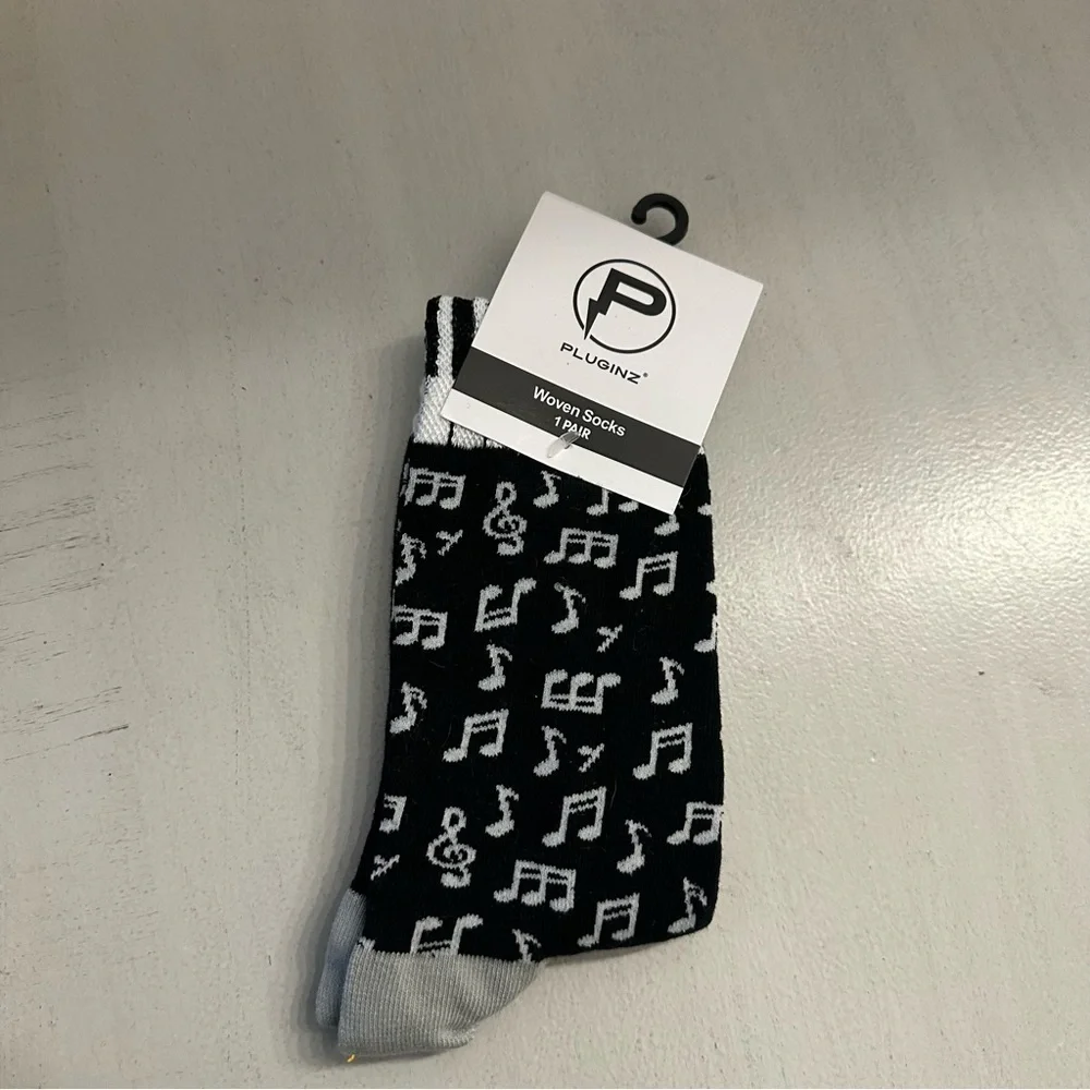 Pluginz Black, White, & Gray 1 Pair of Musical Notes Socks NWT